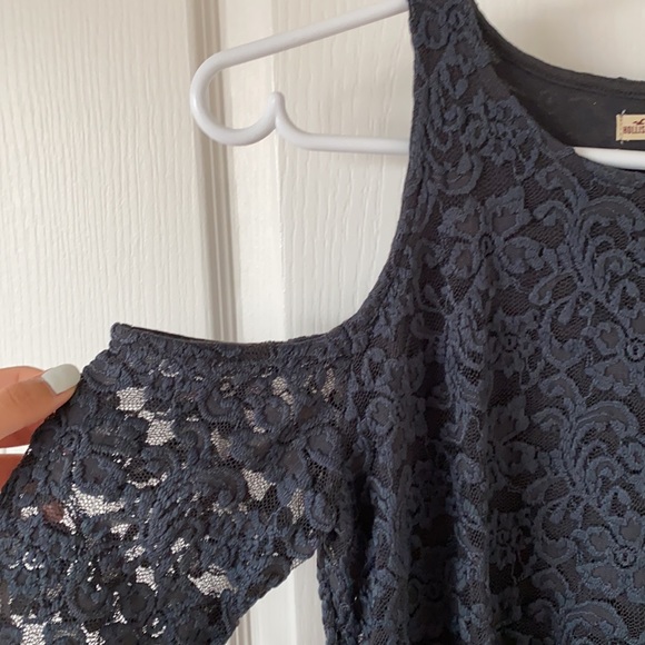 Hollister S off the shoulder top - Picture 2 of 3